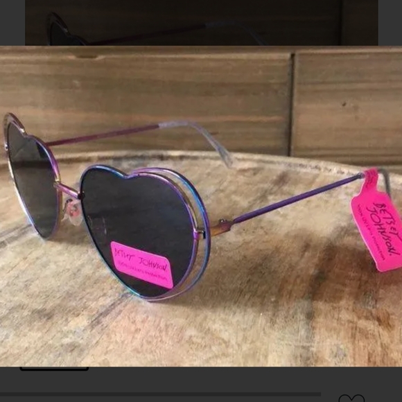 Betsey Johnson NWT Heart Shaped Sunglasses Iridescent Wire Frame - Picture 2 of 3